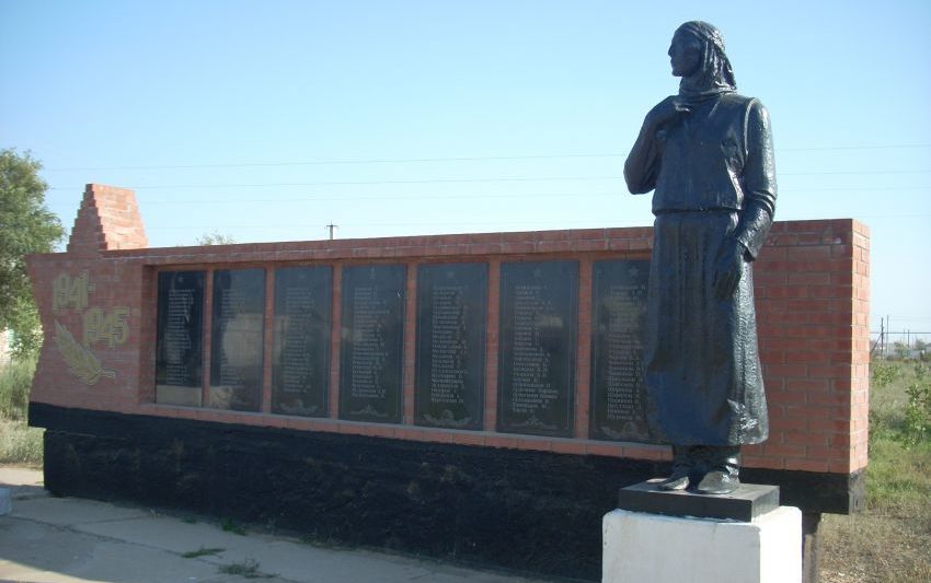 с. Тайпак Акжаикского р-на. Памятник воинам, павшим в годы Великой Отечественной войны.