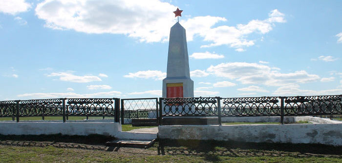 с. Мамай Батыр Уланского р-на. Памятник воинам, погибшим в Великой Отечественной войне.