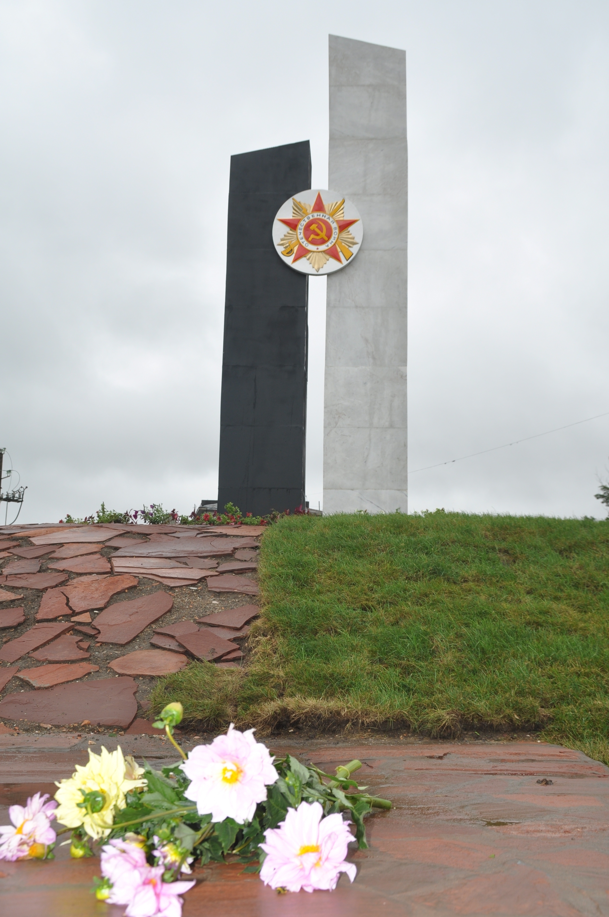 г. Караганда. Памятник Победы на площади Независимости, открытый в 2014 году.