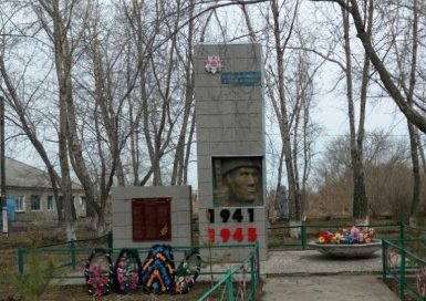 с. Пресновка, Кызылжарского р-на. Памятник воинам, павшим в годы Великой Отечественной войны.