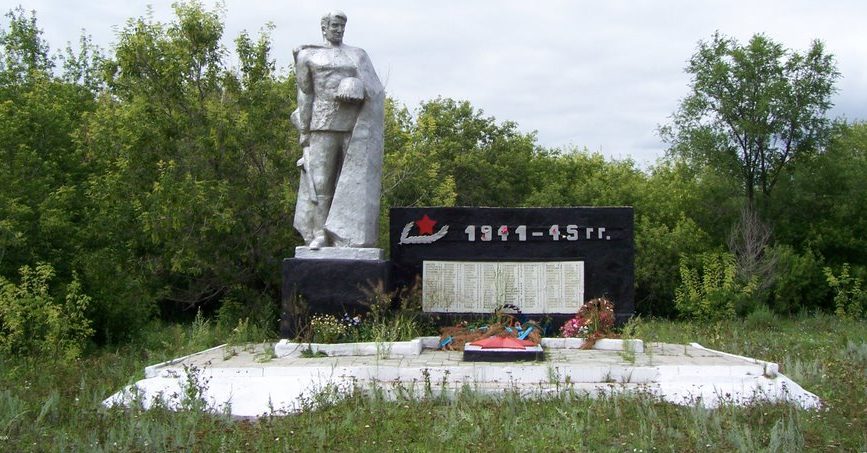 с. Ершовка Узункольского р-на. Памятник воинам, погибшим в годы Великой Отечественной войны.