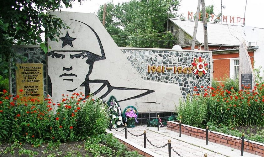 с. Вишнёвка Тайыншинского р-на. Памятник воинам-односельчанам, павшим в годы войны.