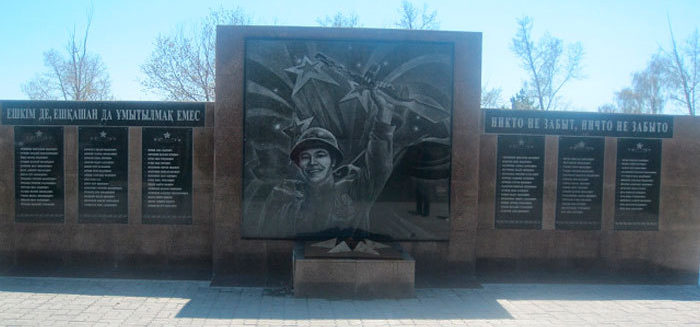 с. Таврия Уланского р-на. Памятник воинам, погибшим в годы Великой Отечественной войны.