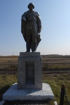 с. Есмырза Узункольского р-на. Памятник воинам, погибшим в годы Великой Отечественной войны.