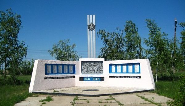 с. Актау Таскалинского р-на. Памятник воинам, погибшим в Великой Отечественной войне.