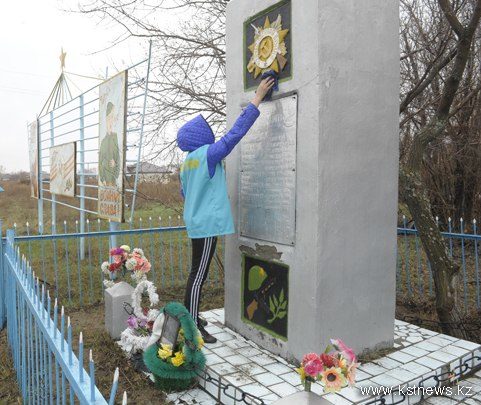 с. Каренинка Мендыкаринского р-на. Памятник воинам, погибшим в годы Великой Отечественной войны.