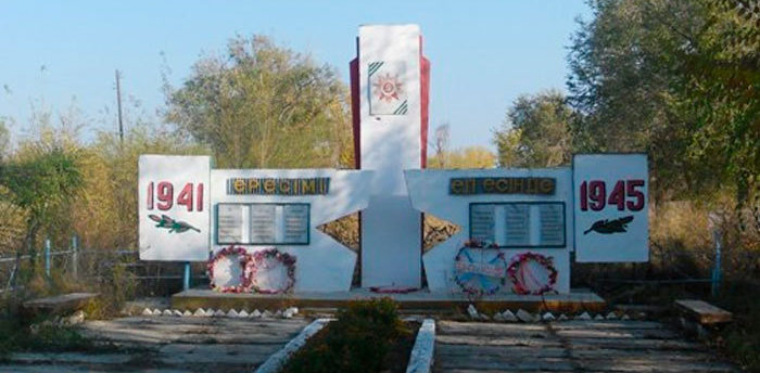 с. Бестерек Урджарского р-на. Памятник воинам, павшим в Великой Отечественной войне.