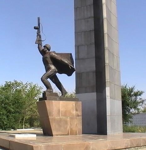 г. Курчатов. Памятник Солдату-Победителю на набережной реки Иртыш