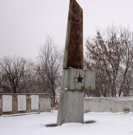 с. Барсуковка Тарановского р-на. Памятник воинам, погибшим в годы Великой Отечественной войны.