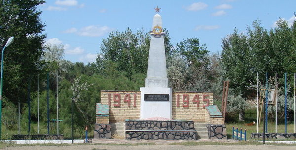 п. Карсакбай Улытауского р-на. Памятник ветеранам войны был открыт в 2010 году. Архитектор - К.О. Казбеков.