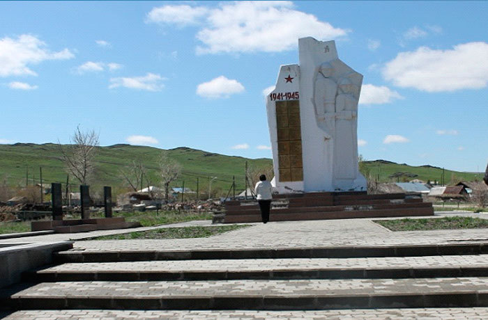 с. Бозанбай Уланского р-на. Памятник воинам, погибшим в годы Великой Отечественной войны.
