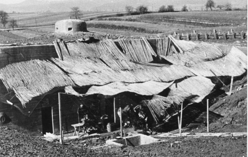 Замаскированный вход в бункер. Штайнфельд. Март, 1940 г. 