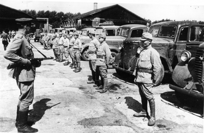 Принятие капитуляции на японских складах. г. Фусинь, Китай, сентябрь, 1945 г.