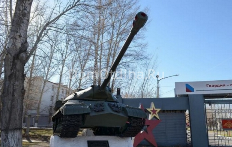 г. Алейск. Памятный знак - танк ИС-ЗМ, установленный по Ульяновскому переулку.