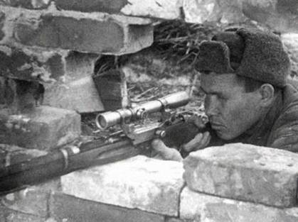 В.Зайцев на позиции. Сталинград.1942 г.