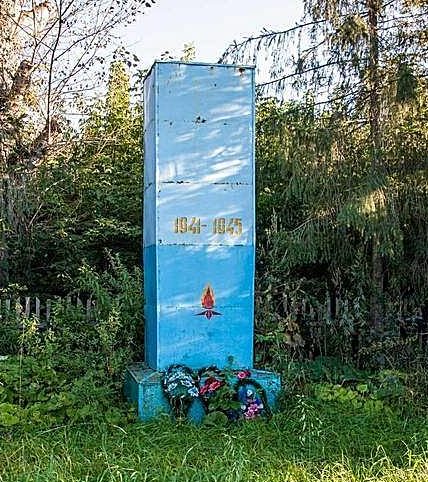 с. Вершинино Троицкого р-на. Памятник воинам, погибшим в годы войны.