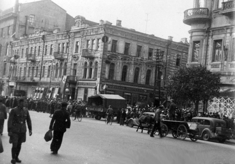 Угол Крещатика и Свердлова. 23 сентября 1941 г.