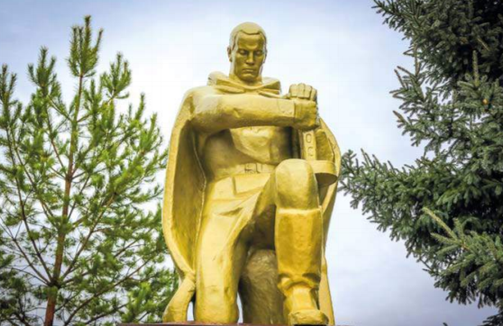 с. Березовка Красногорского р-на. Памятник воинам, погибшим в годы войны.