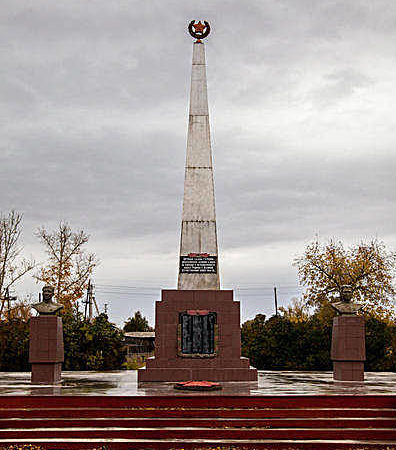 с. Веселоярск Рубцовского р-на. Центральная часть мемориала.