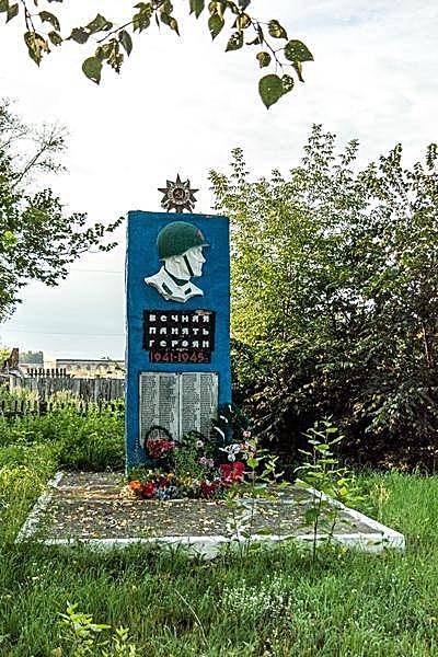 с. Луговое Тальменского р-на. Памятник воинам-односельчанам погибшим в годы войны.