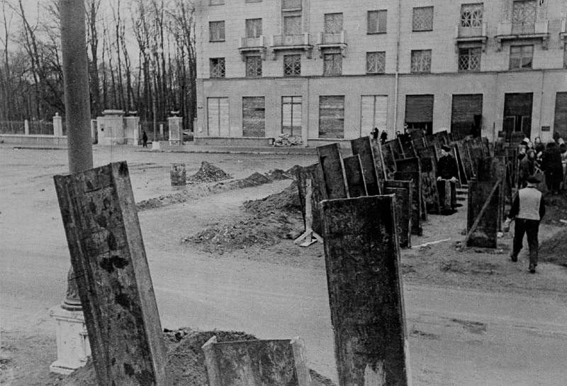 Противотанковые заграждения на Калужской заставе. Зима 1941 г.