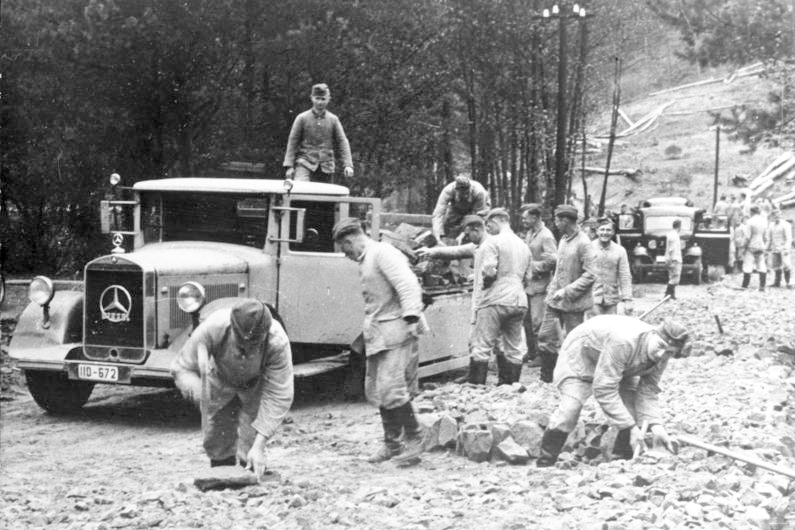 Строительство дороги на линии Зигфрида. Октябрь, 1938 г.