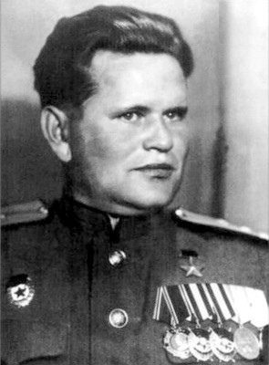 Зайцев Василий Григорьевич одержал 242 победы.
