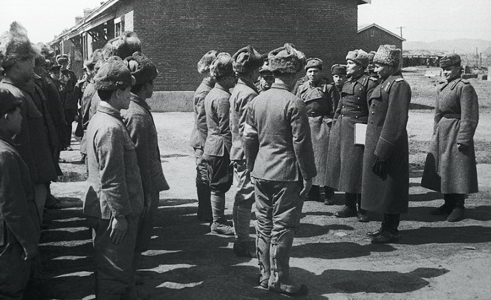 Фронтовой лагерь для японских военнопленных в Муданьцзян. Маньчжурия, 1945 г.