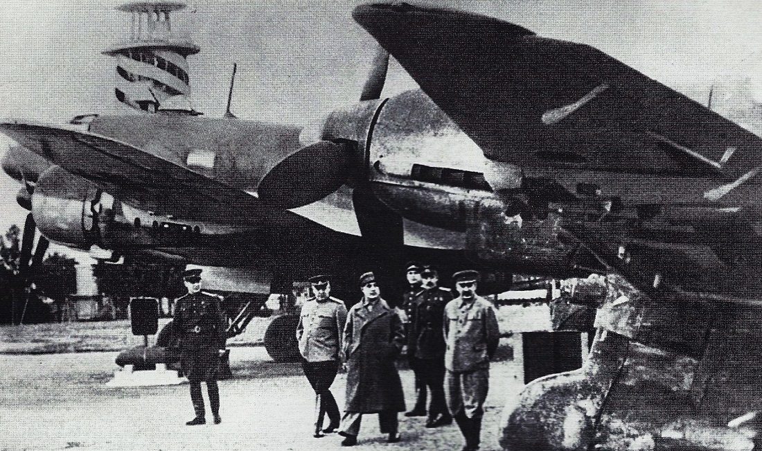 Сталин на выставке. Июнь, 1943 г.
