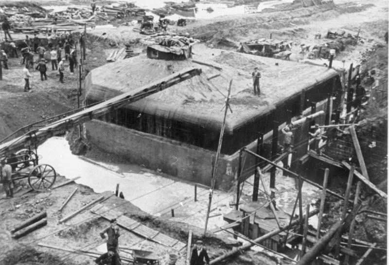 Строительство укреплений у железнодорожной станции Диллинген. Октябрь, 1939 г.