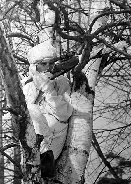Снайпер младший сержант В.И.Мамелев. Ленинградский фронт. Апрель 1944 г.