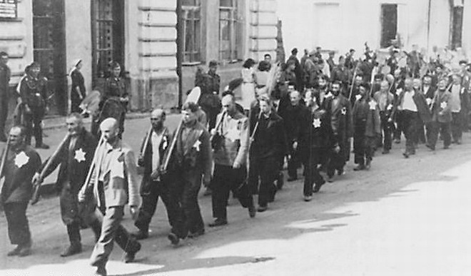 Евреи из гетто идут на работы. Осень, 1941 г.
