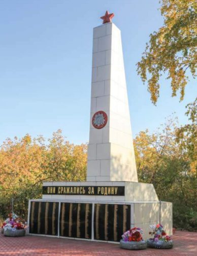 с. Кучук Шелаболихинского р-на. Памятник воинам-землякам, погибшим в годы войны.
