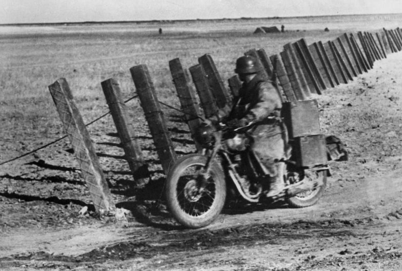 Мотоцикл BMW R20/R23 в Крыму. 1942 г.