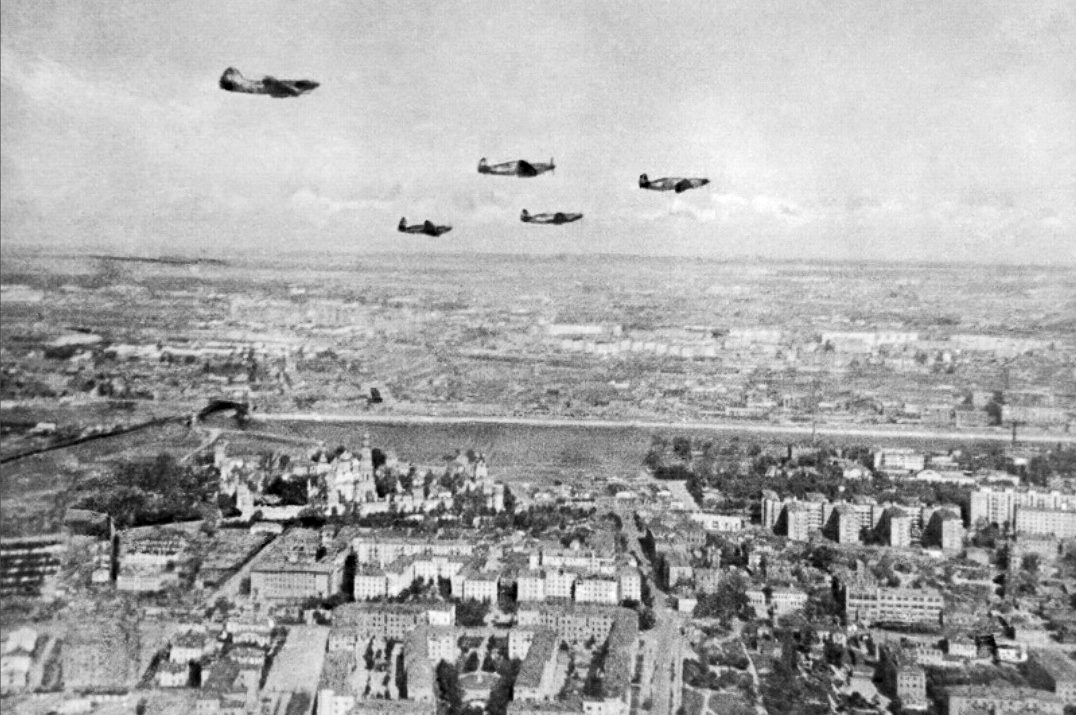 Истребители патрулируют московское небо. Осень, 1941 г.