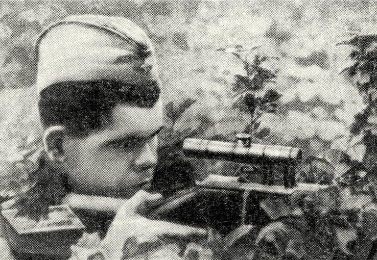 Снайпер Николай Ильин в засаде. Июнь1943 г.