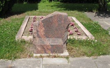 Стела на воинском братском кладбище.