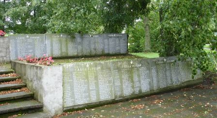 Стены с именами погибших.