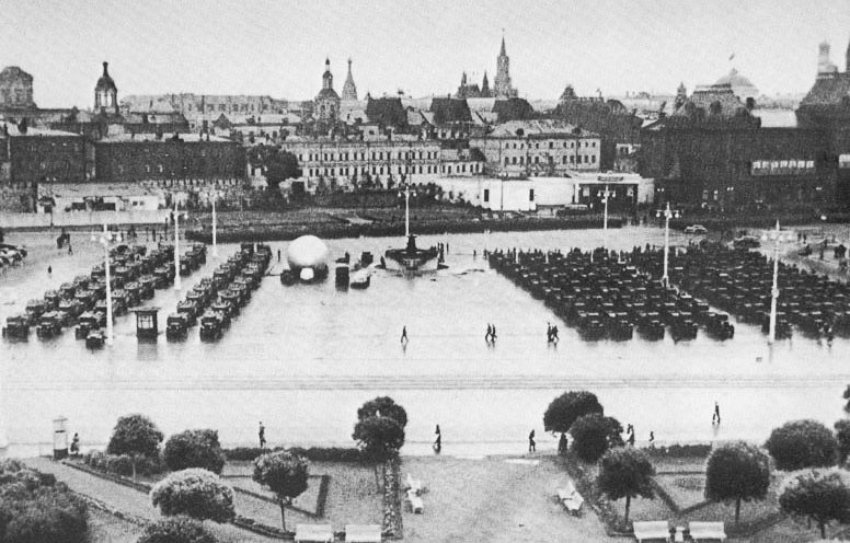 Вид на площадь Свердлова перед парадом Победы. 24 июня 1945 г.