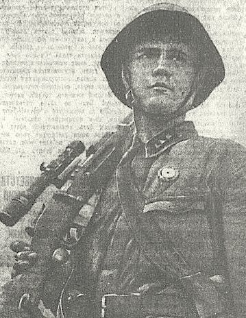 Снайпер-комсомолец на защите города Ленина. Июль 1942 г.