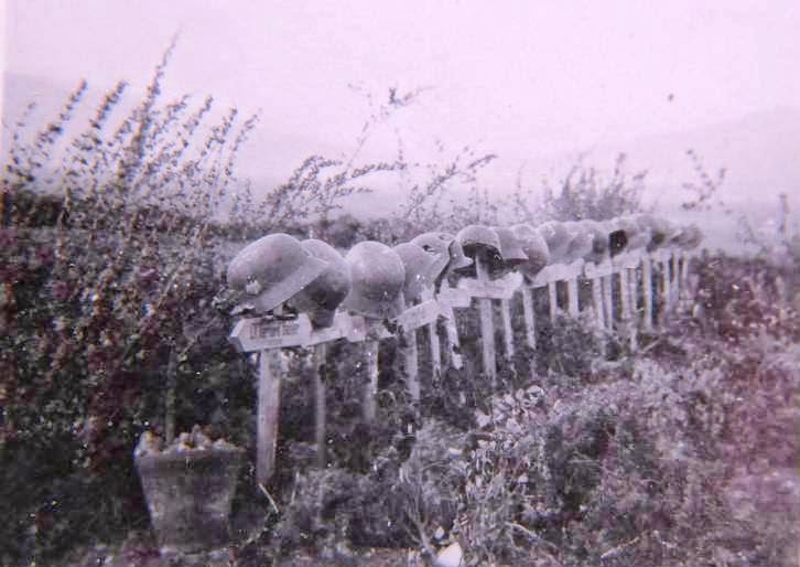 Захоронения немецких солдат вблизи форта.