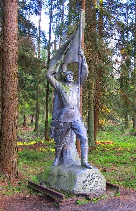 Памятник воину-освободителю в Груто парке.