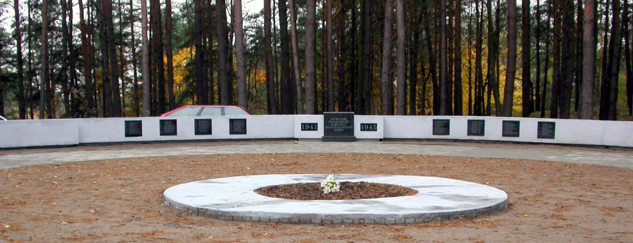 г. Зарасай. Мемориал на воинском кладбище по улице Аушрос, где перезахоронены останки 152 советских воинов, погибших 29 июля 1944 года.