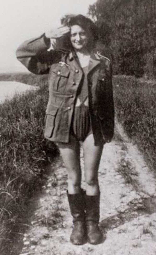 Французские «подруги» немецких солдат. 1940 г.