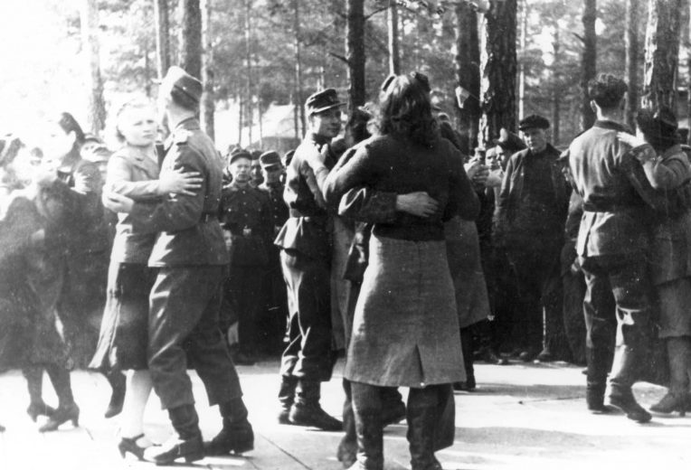 Танцы в Полоцке. 1943 г.