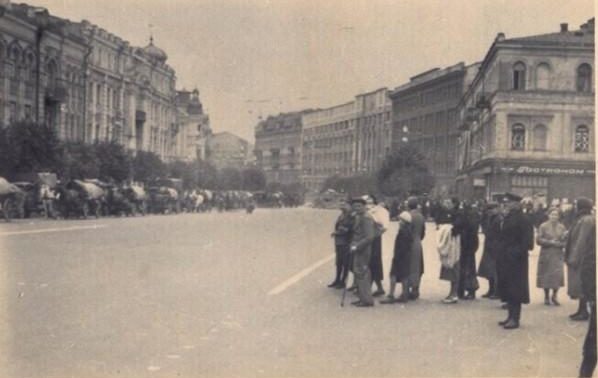 Немцы входят в город. Крещатик у Главпочтамта. Сентябрь, 1941 г.