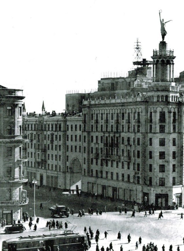Пушкинская площадь. Лето, 1943 г.