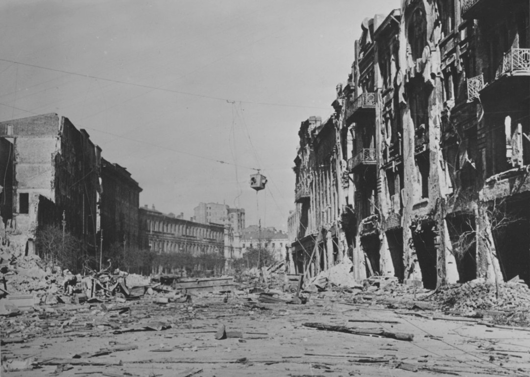 Крещатик после пожара. Октябрь 1941 г.