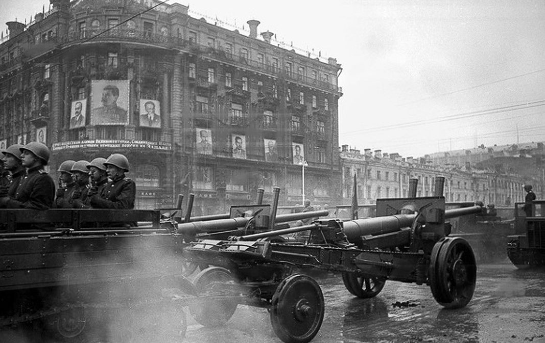 Построение техники на Тверской. 24 июня 1945 г.