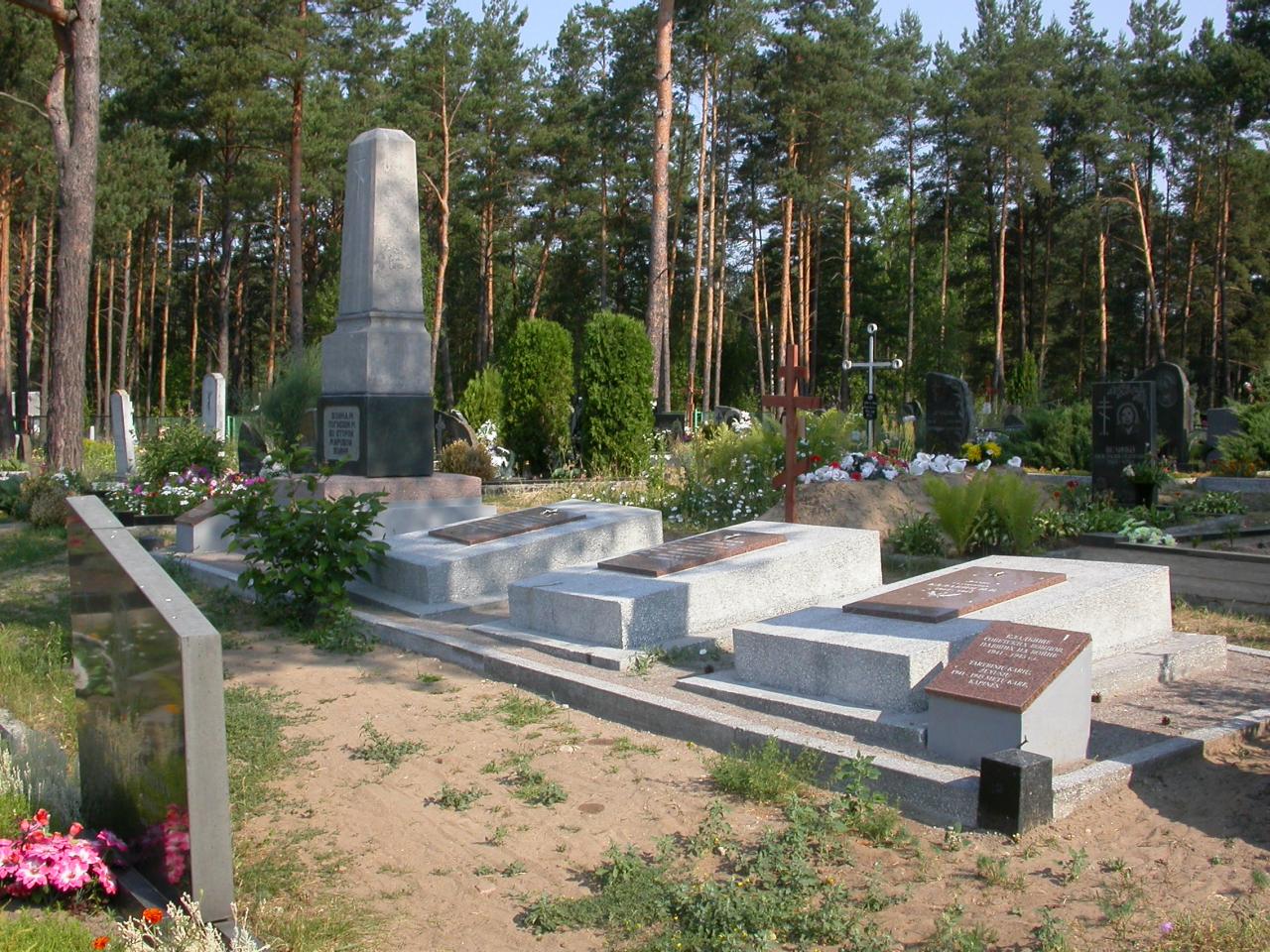 п. Немежис Вильнюсского р-на. Воинское захоронение 900 советских военнопленных на кладбище у дороги Вильнюс–Минск.